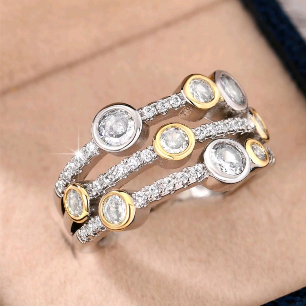 Stunning Ring EUC